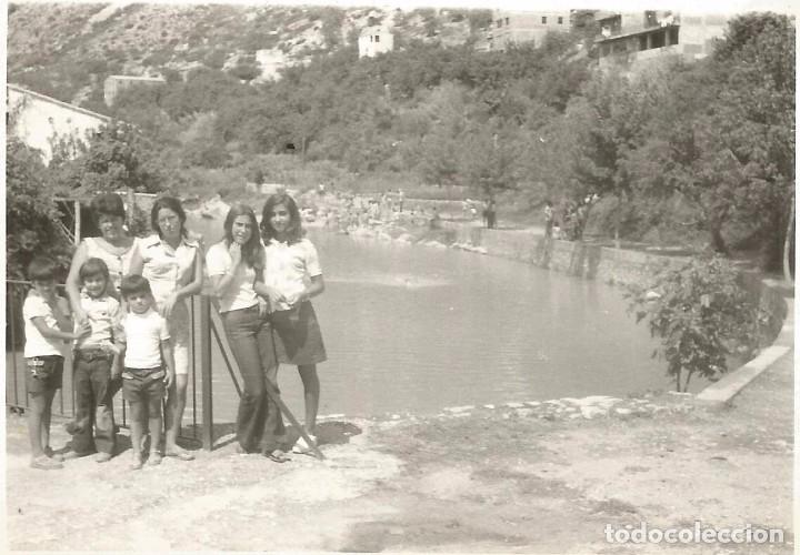 Fotograf&iacute;a antigua: ** SS842 - FOTOGRAFIA - GRUPO FAMILIAR EN UN BONITO PAISAJE - RFC75