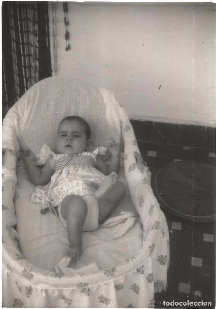 Fotograf&iacute;a antigua: ** SS762 - FOTOGRAFIA - BONITA NI&Ntilde;ITA EN SU CAPAZO - RF.C00