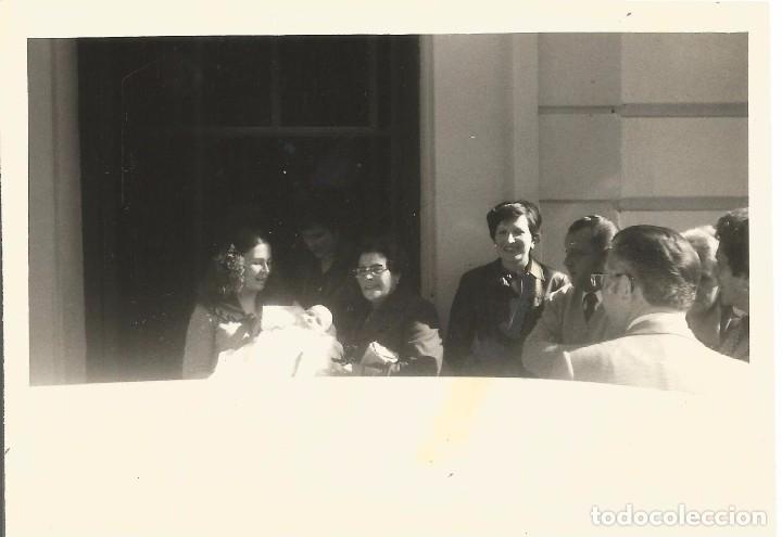 Fotograf&iacute;a antigua: *** CC476 - FOTOGRAFIA - GRUPO DE AMIGOS EN UN BAUTIZO - RF.C75