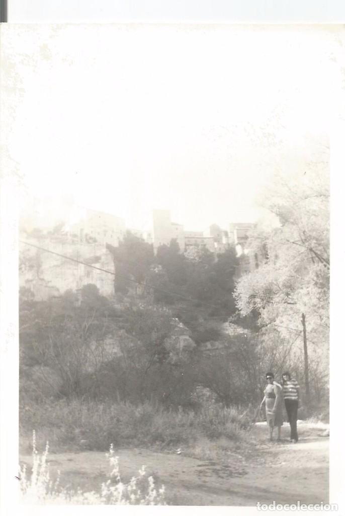 Fotograf&iacute;a antigua: *** CC490 - FOTOGRAFIA - DOS AMIGAS EN BONITO PAISAJE - 1979 - RF.C75