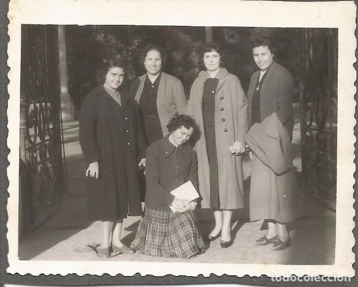 Fotograf&iacute;a antigua: ** SS969 - FOTOGRAFIA - GRUPO DE AMIGAS - RF. C00