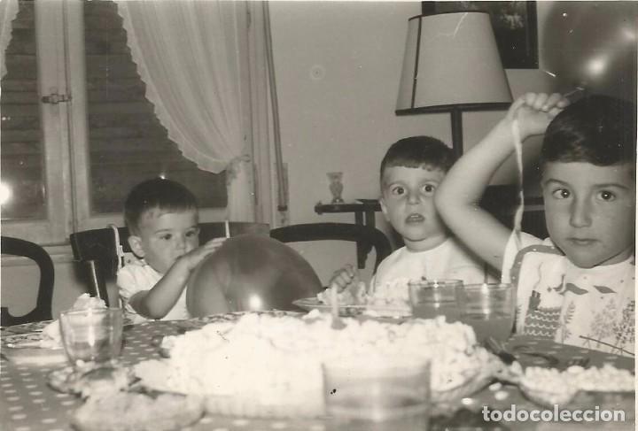 Fotograf&iacute;a antigua: ** SS983 - FOTOGRAFIA - GRUPO DE NI&Ntilde;OS CELEBRANDO UN CUMPLEA&Ntilde;OS - RF. C00