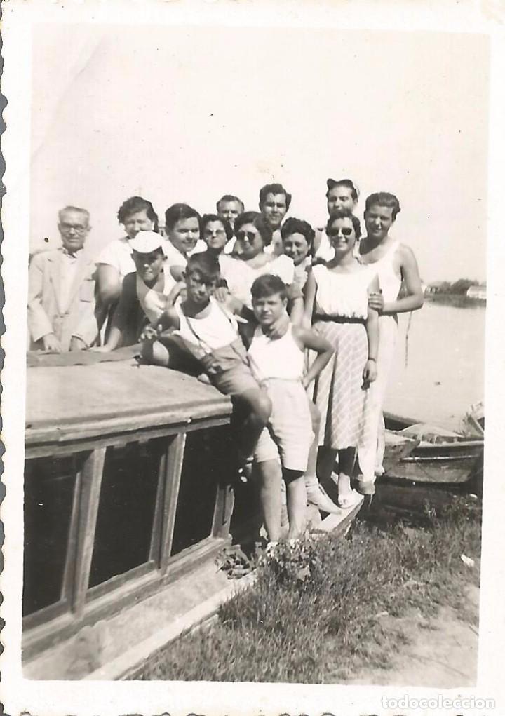 Fotografia antica: :::: AB65 - FOTOGRAFIA - GRUPO DE AMIGOS EN UNA BARCA.