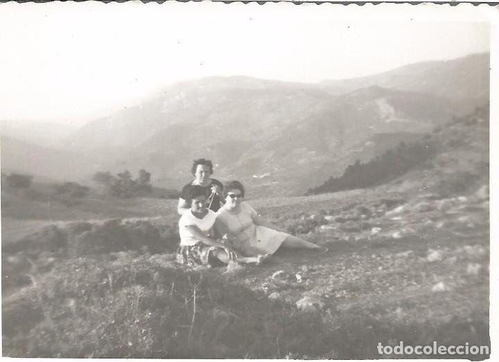 Fotograf&iacute;a antigua: ** A707 - FOTOGRAFIA - TRES AMIGAS EN EL CAMPO - RF. C75