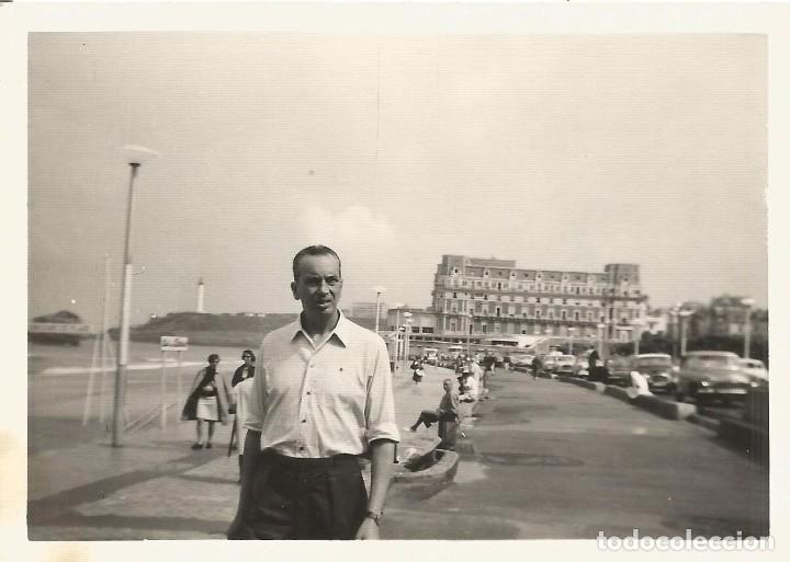 Fotograf&iacute;a antigua: ** A710 - FOTOGRAFIA - SE&Ntilde;OR EN BONITO PAISAJE - RF. C75