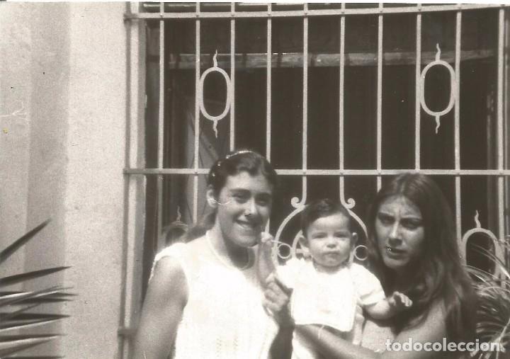 Fotograf&iacute;a antigua: ** A597 - FOTOGRAFIA - DOS CHICAS CON UN BEB&Eacute; - RF. C75