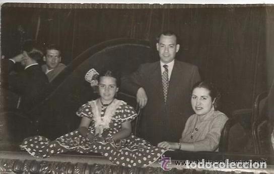 Fotograf&iacute;a antigua: == EE530 - FOTOGRAFIA - PRECIOSA NI&Ntilde;A VESTIDA DE SEVILLANA CON SUS PAPAS