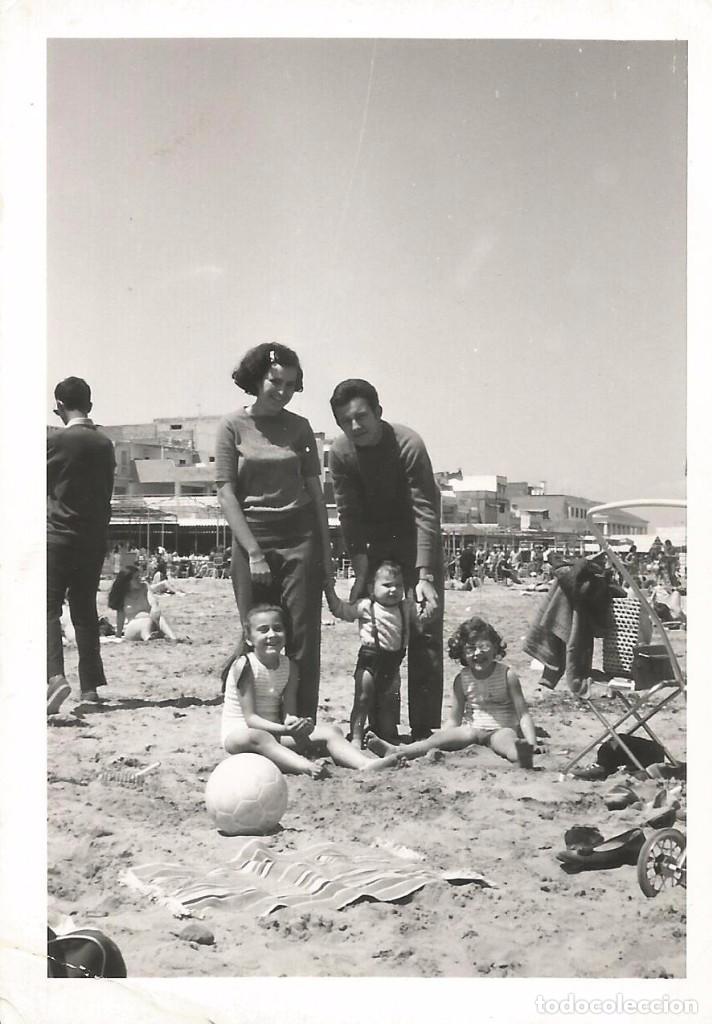 Fotografia antica: ** A736 - FOTOGRAFIA - GRUPO FAMILIAR EN LA PLAYA - RF. C75