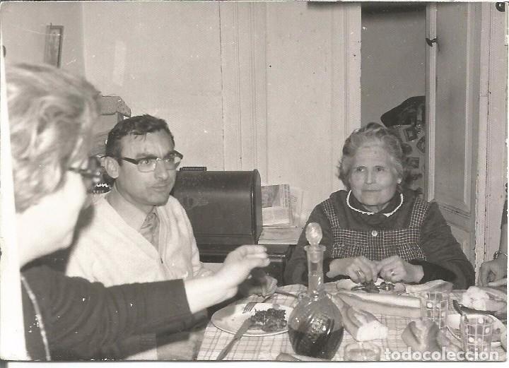 Fotografia antica: ** A752 - FOTOGRAFIA - COMIDA FAMILIAR - RF. C00