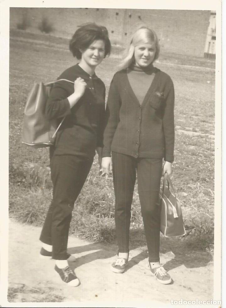 Fotografia antica: ** A762 - FOTOGRAFIA - DOS GUAPAS AMIGAS - RF. C00