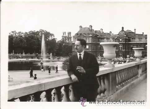 Alte Fotografie: *** CC333 - FOTOGRAFIA - ELEGANTE SE&Ntilde;OR CON PRECIOSO PAISAJE AL FONDO