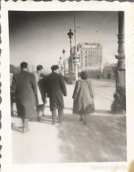 Alte Fotografie: ** FP340 - FOTOGRAFIA PEQUE&Ntilde;O FORMATO - GENTE DE PASEO - 6 X 4,5 CM. - RF. C75