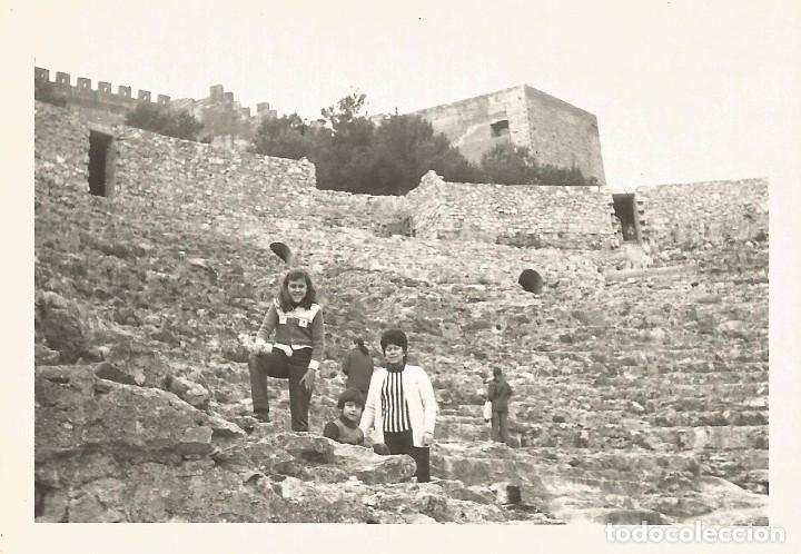 Fotografia antica: ** AB112 - FOTOGRAFIA - SE&Ntilde;ORA Y JOVENCITA EN UN BONITO PAISAJE - RF. C75