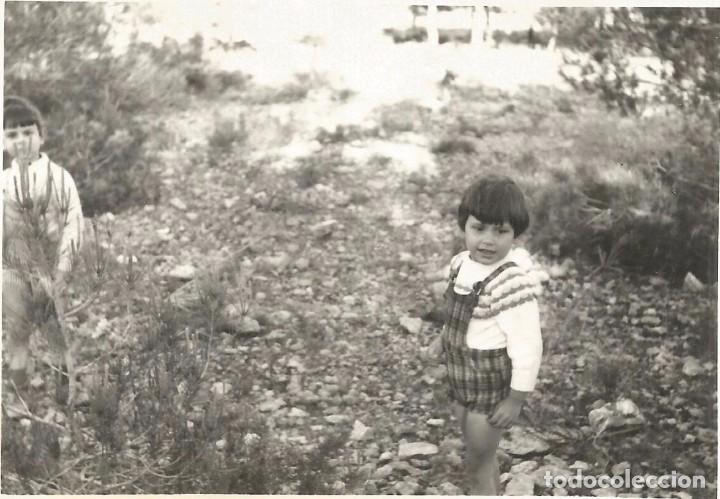 Fotografia antica: ** AB135 - FOTOGRAFIA - NI&Ntilde;O EN EL CAMPO - RF. C75