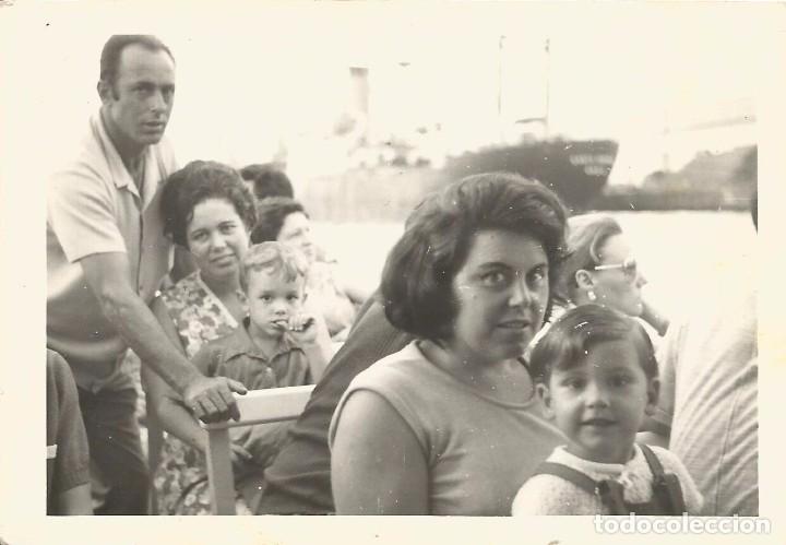 Fotografia antica: ** AB147 - FOTOGRAFIA - GRUPO DE GENTE EN UNA BARCA - RF. C75