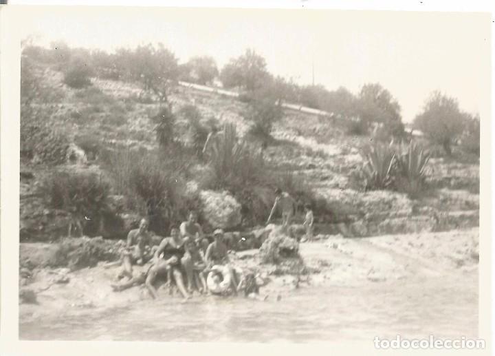 Fotograf&iacute;a antigua: :::: C209 - FOTOGRAFIA - GRUPO DE AMIGOS EN BONITO PAISAJE