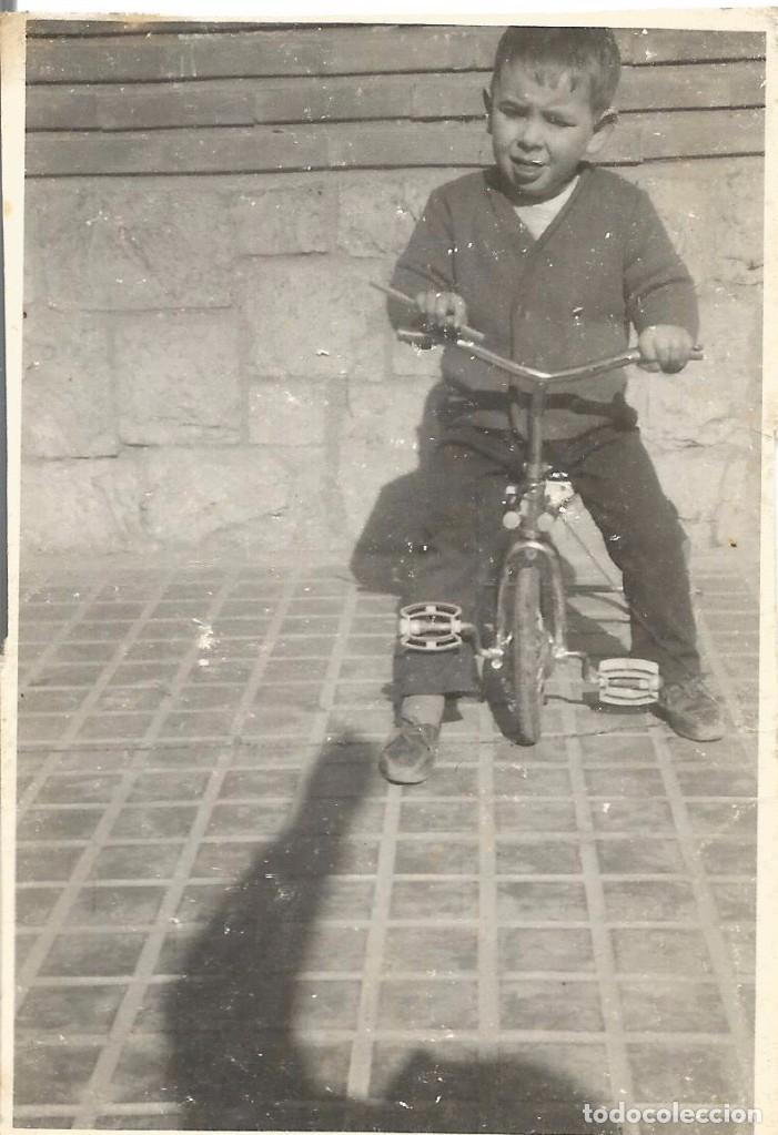 Fotograf&iacute;a antigua: ** AB233 - FOTOGRAFIA - NI&Ntilde;O EN SU TRICICLO - RF. C75