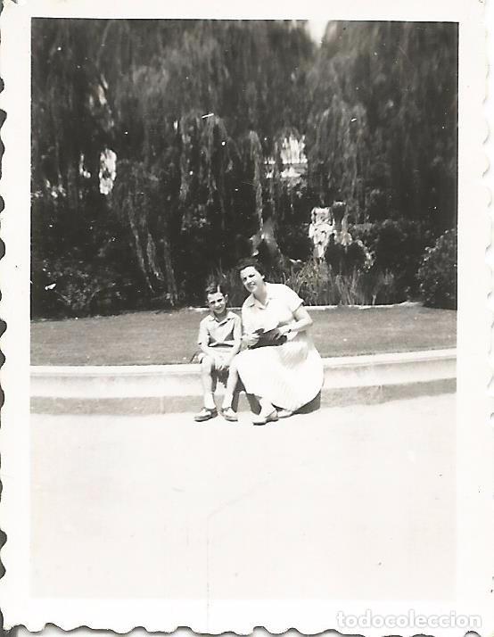 Photographie ancienne: ** FP378 - FOTOGRAFIA PEQUE&Ntilde;O FORMATO - SE&Ntilde;ORA CON UN JOVENCITO - 6 X 4,7 CM.- RF. C75