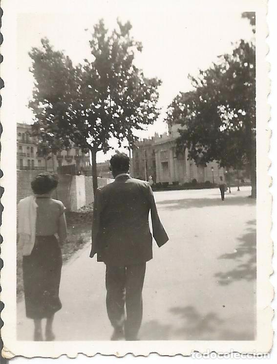 Fotografia antica: ** FP392 - FOTOGRAFIA PEQUE&Ntilde;O FORMATO - PAREJA DE PASEO - 6,4 X 4,5 CM.- RF. C75