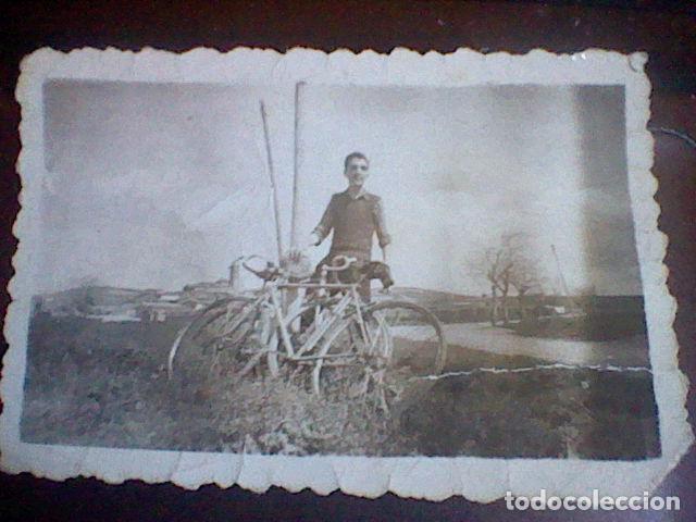 Fotograf&iacute;a antigua: foto fotografia antigua particular 1946 ciclista bicicleta sobada
