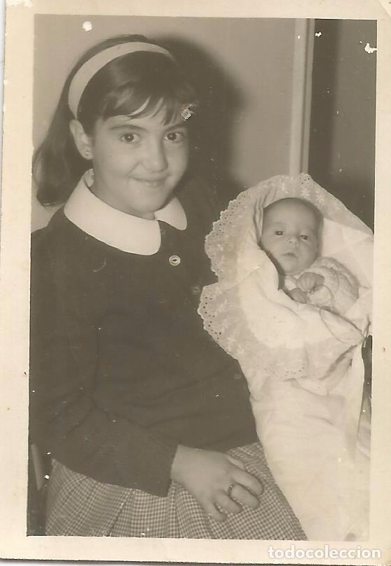 Alte Fotografie: :::: FP420 - FOTOGRAFIA PEQUE&Ntilde;O FORMATO - JOVENCITA CON UN BEB&Eacute; EN BRAZOS - 7 X 4,8 CM.