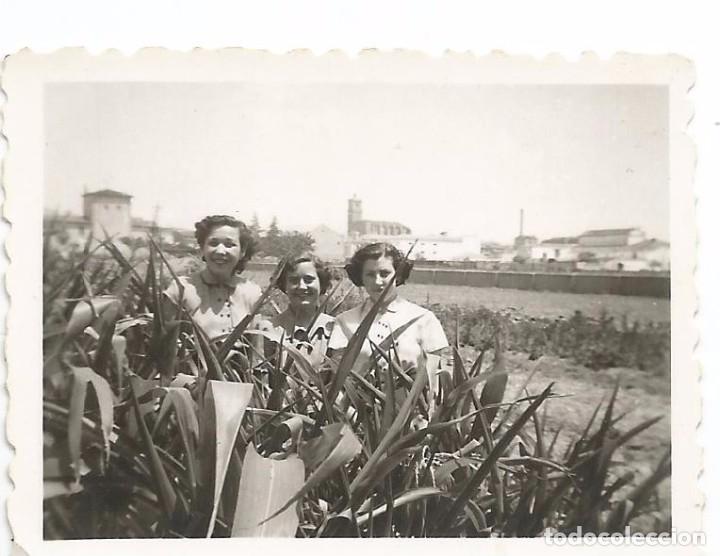 Alte Fotografie: ** FP421 - FOTOGRAFIA PEQUE&Ntilde;O FORMATO - TRES AMIGAS - 6 X 4,5 CM. - RF. C75