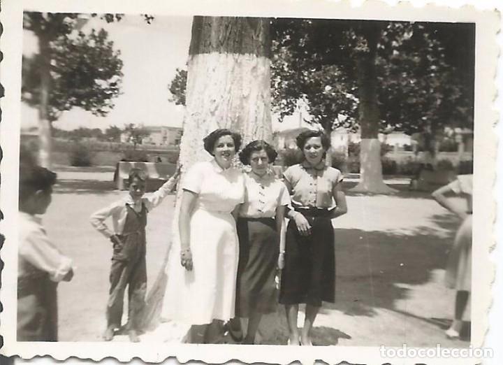 Alte Fotografie: ** FP428 - FOTOGRAFIA PEQUE&Ntilde;O FORMATO - TRES AMIGAS - 6 X 4,5 CM. - RF. C75