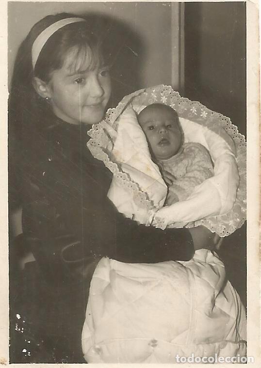 Alte Fotografie: :::: FP430 - FOTOGRAFIA PEQUE&Ntilde;O FORMATO - JOVENCITA CON UN BEB&Eacute; EN BRAZOS - 7 X 4,5