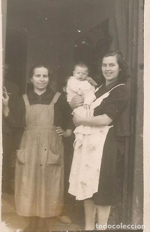 Alte Fotografie: :::: FP432 - FOTOGRAFIA PEQUE&Ntilde;O FORMATO - DOS SE&Ntilde;ORAS CON UN BEB&Eacute; EN BRAZOS - 6,5 X 4,5