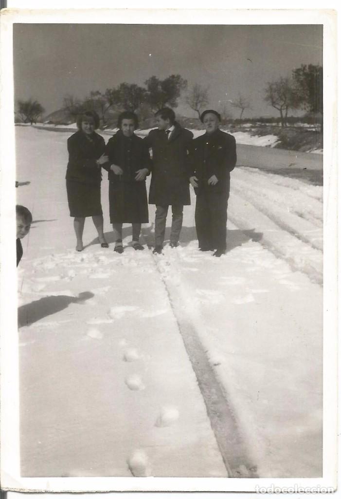 Antique Photography: *** AB332 - FOTOGRAFIA - CUATRO AMIGOS EN UN PAISAJE NEVADO
