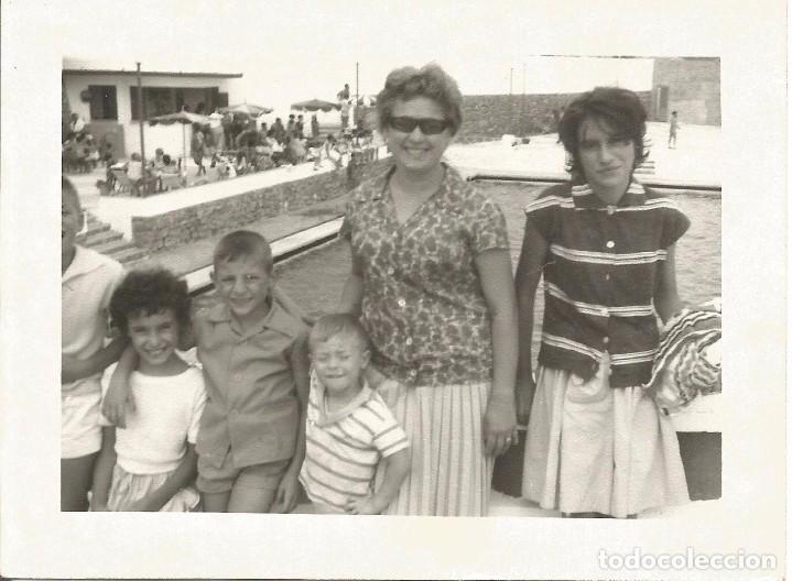 Antique Photography: *** AB337 - FOTOGRAFIA - SE&Ntilde;ORA CON VARIOS JOVENCITOS