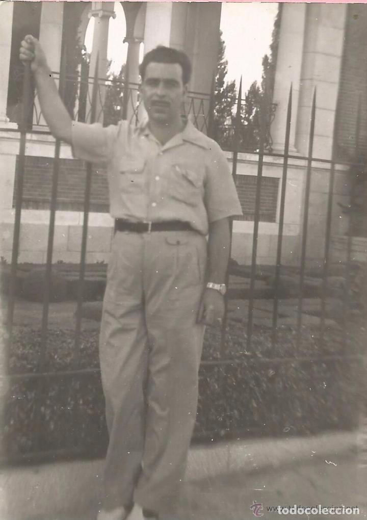 Fotograf&iacute;a antigua: ** AB416 - FOTOGRAFIA - SE&Ntilde;OR JUNTO A UNA REJA - RF. C00