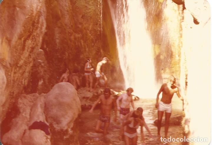 Fotografia antiga: ** AB360 - FOTOGRAFIA - GENTE DANDOSE UN BA&Ntilde;O JUNTO A UNA CASCADA - RF. FA0