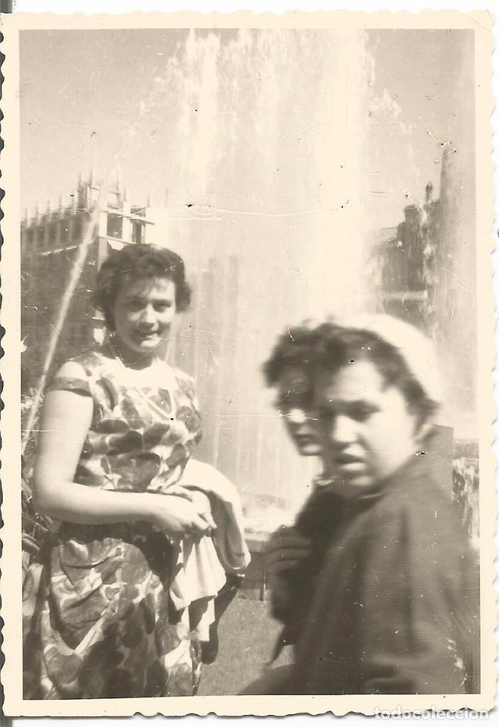 Fotografia antica: ** AB441 - FOTOGRAFIA - TRES AMIGAS JUNTO A UNA FUENTE - RF. C00