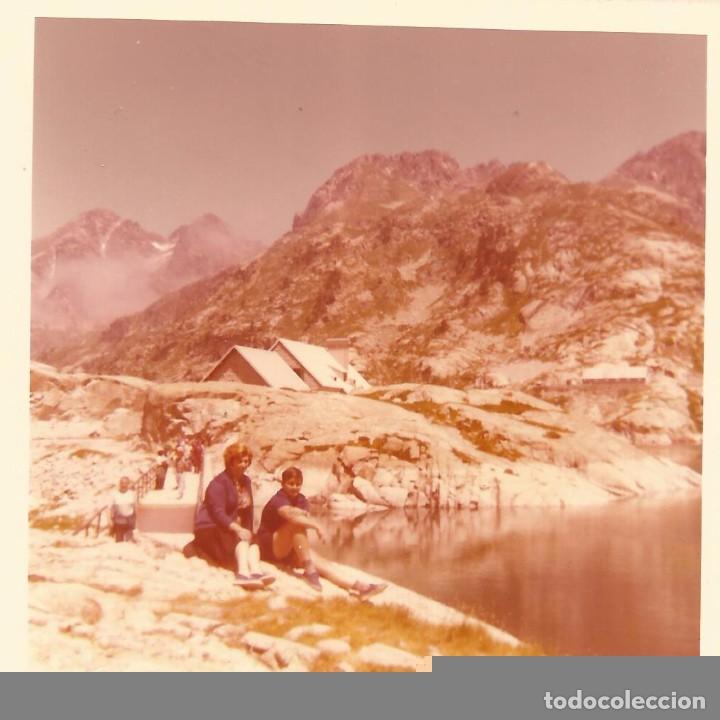 Fotografia antiga: *** AB614 - FOTOGRAFIA - SE&Ntilde;ORA Y JOVENCITO EN EL LAGO ARTOUSTE - PIRINEO FRANCES