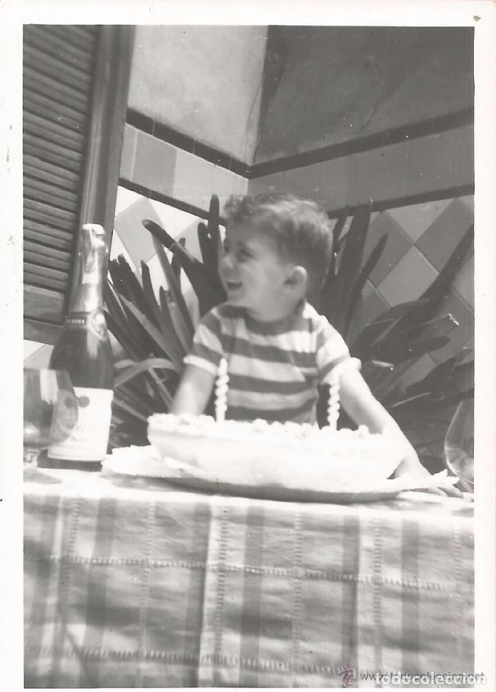 Fotograf&iacute;a antigua: ** AB751 - FOTOGRAFIA - NI&Ntilde;ITO CON SU TARTA DE CUMPLEA&Ntilde;OS - RF. C00