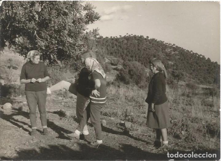 Fotograf&iacute;a antigua: ** AB782 - FOTOGRAFIA - AMIGAS EN EL CAMPO - RF. FA0