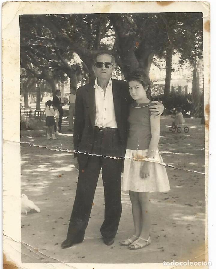 Fotograf&iacute;a antigua: *** AB519 - FOTOGRAFIA - SE&Ntilde;OR CON UNA JOVENCITA