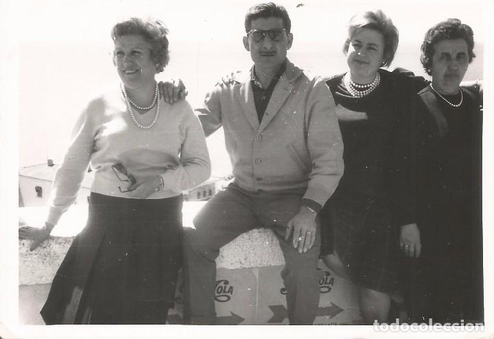 Fotograf&iacute;a antigua: == AB851 - FOTOGRAFIA - GRUPO DE AMIGOS