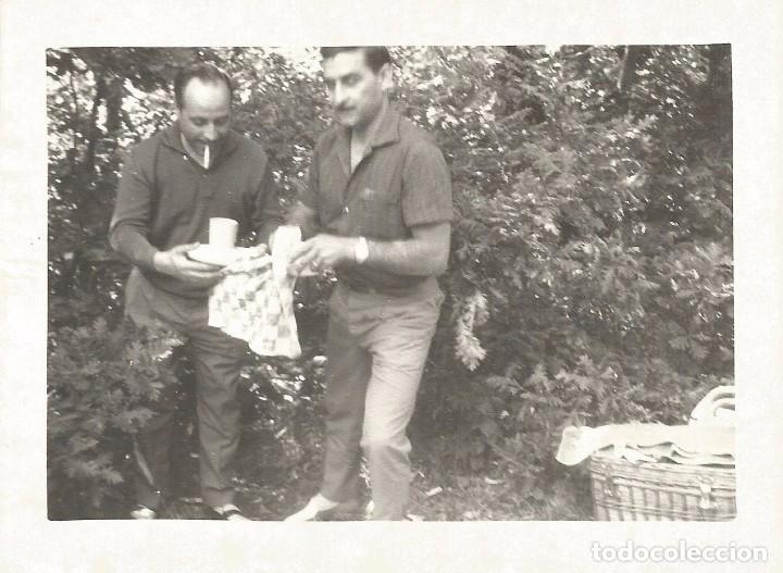 Fotograf&iacute;a antigua: == AB856 - FOTOGRAFIA - DOS AMIGOS EN EL CAMPO
