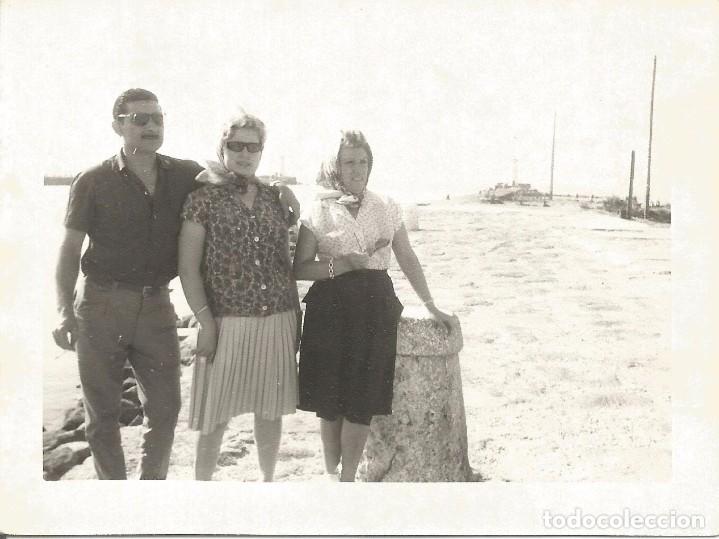Fotograf&iacute;a antigua: == AB858 - FOTOGRAFIA - TRES AMIGOS JUNTO AL MAR