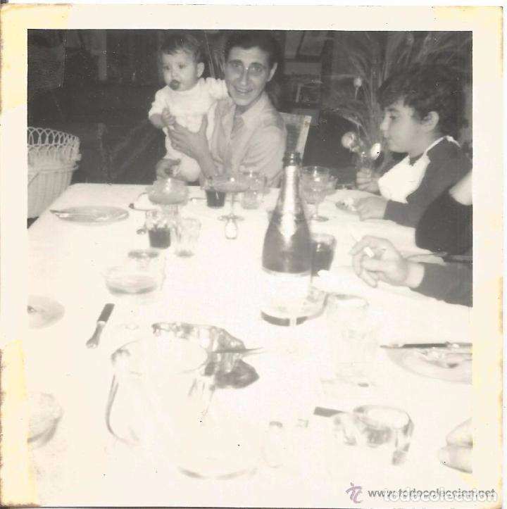 Fotograf&iacute;a antigua: ** AB648 - FOTOGRAFIA - FAMILIA EN LA SOBREMESA - RF. C00