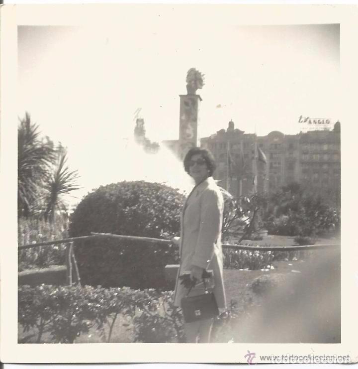 Alte Fotografie: ** AB654 - FOTOGRAFIA - SE&Ntilde;ORA EN UN BONITO PAISAJE - RF. C00
