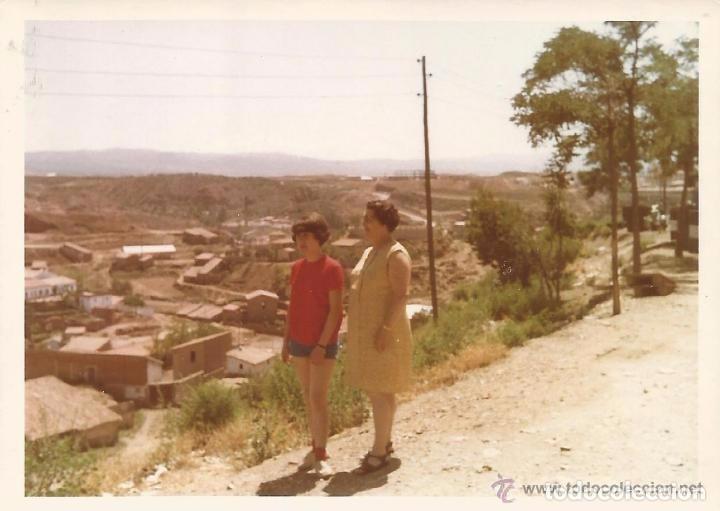 Fotograf&iacute;a antigua: ** AB795 - FOTOGRAFIA - SE&Ntilde;ORA Y JOVEN EN BONITO PAISAJE - RF. C00