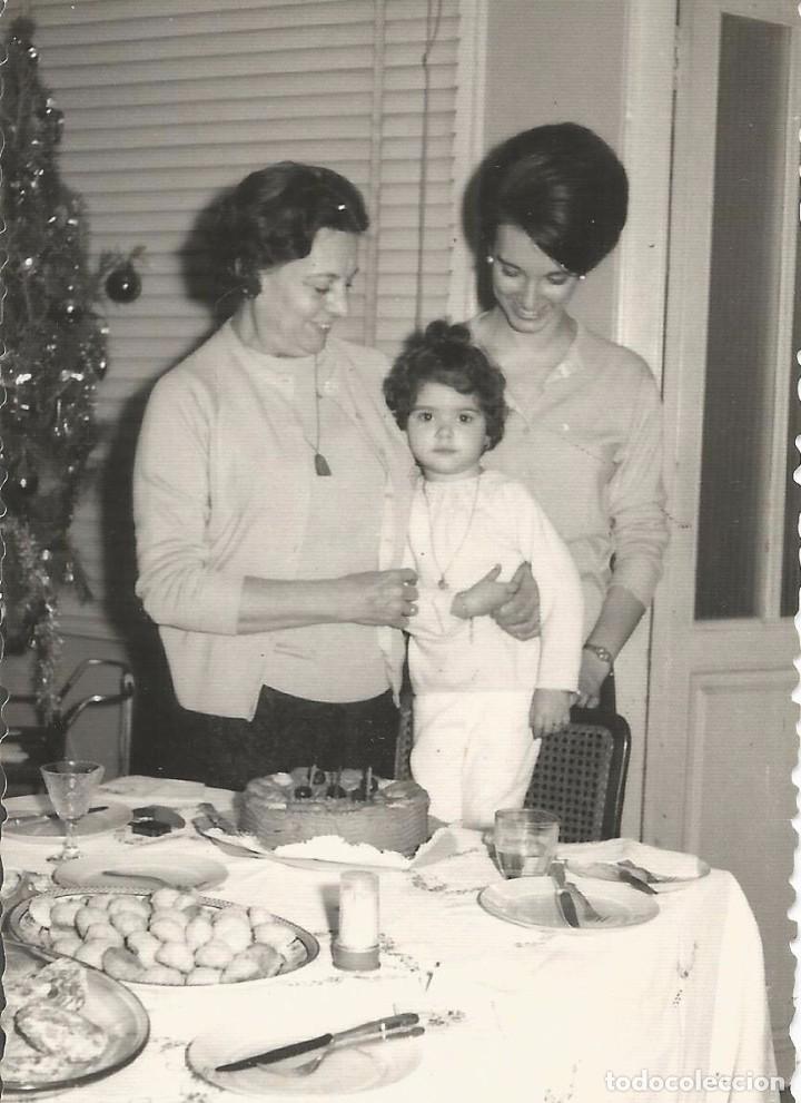 Fotograf&iacute;a antigua: ^^^ AC104 - FOTOGRAFIA - NI&Ntilde;ITA CELEBRANDO SU CUMPLEA&Ntilde;OS
