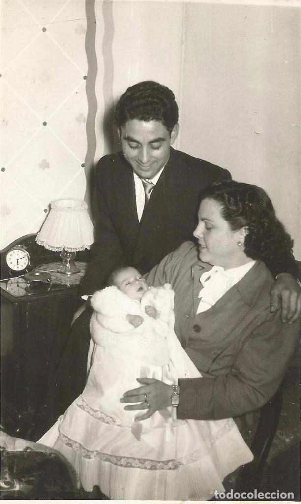 Fotograf&iacute;a antigua: *** AC14 - FOTOGRAFIA - BONITA FAMILIA - 1952