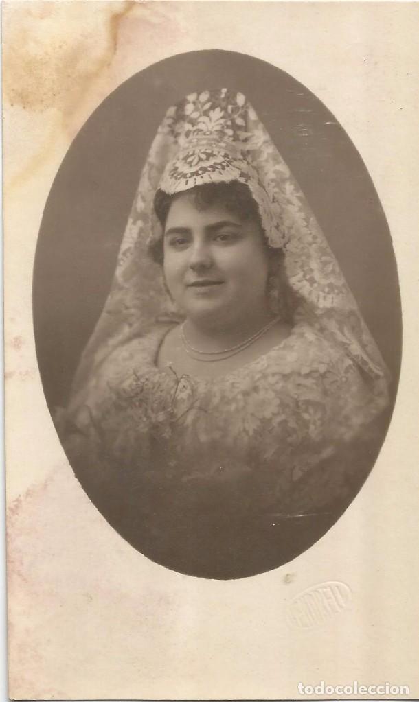 Fotograf&iacute;a antigua: *** AC21 - FOTOGRAFIA - JOVEN CON PEINETA Y MANTILLA