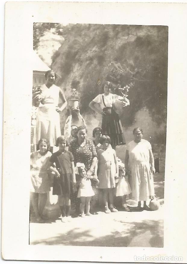 Fotograf&iacute;a antigua: *** AB554 - FOTOGRAFIA PEQUE&Ntilde;O FORMATO - GRUPO DE AMIGAS CON SUS NI&Ntilde;AS - 7,2 X 5,4 CM.