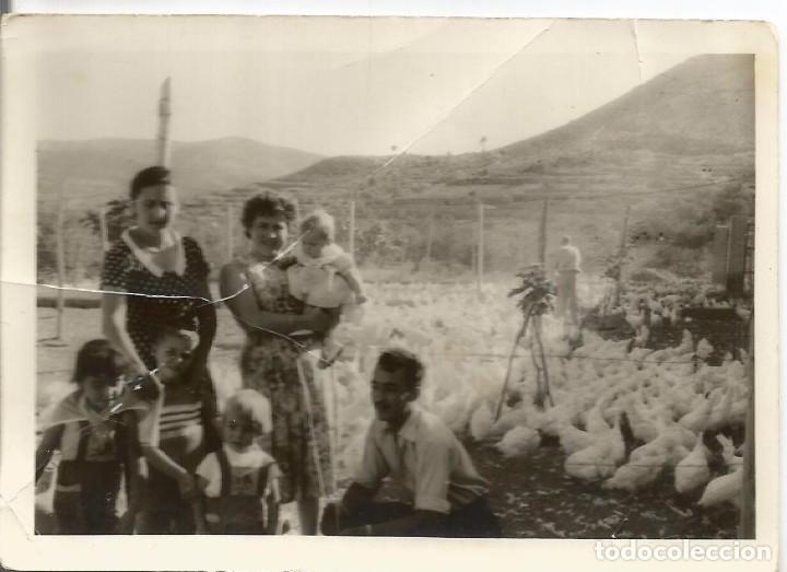 Fotografia antiga: *** AC110 - FOTOGRAFIA - GRUPO FAMILIAR EN UNA GRANJA