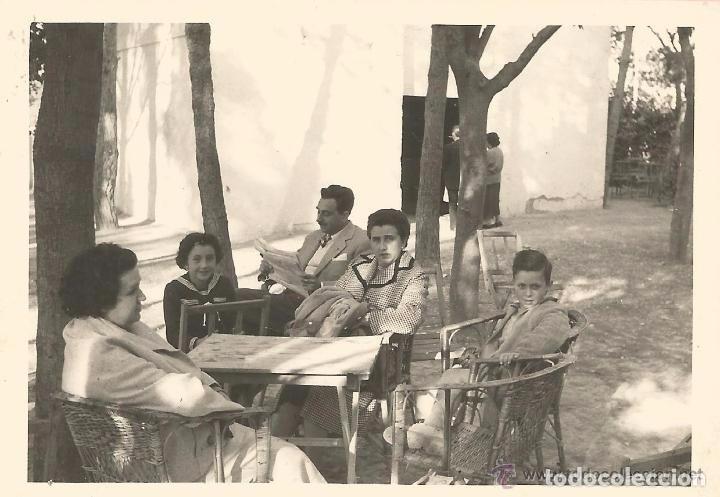 Fotografia antiga: ** AC121 - FOTOGRAFIA - TRES AMIGOS CON DOS JOVENCITOS  - RF. C00